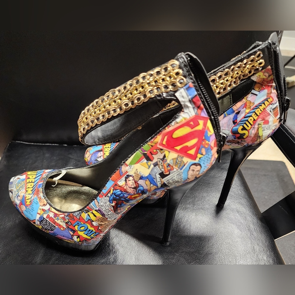 Comic Shoes (8½ Zipper Strap Pumps Superman)